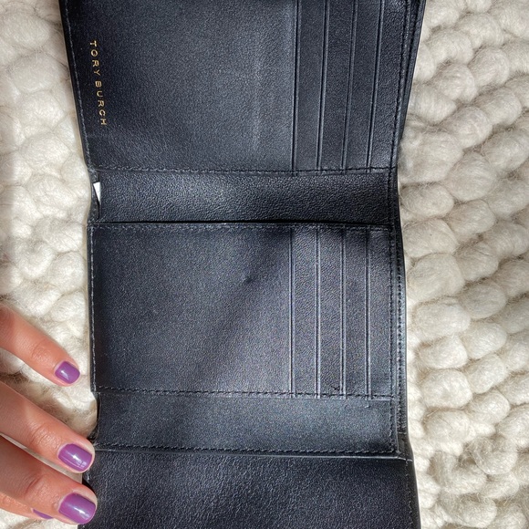 Tory Burch Kira Crossbody and Wallet - Picture 5 of 8